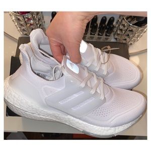 Adidas Women’s UltraBoost 21 (Size 8)